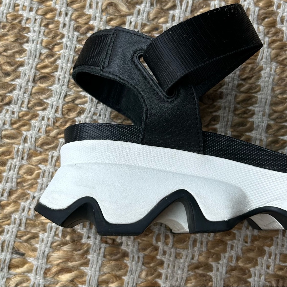 Sorel Kinetic Impact Leather Platform Sandal Ankle Strap Black White Size 6.5 - Picture 8 of 8
